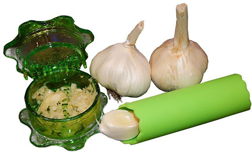10. Premium Quality Garlic Peeler