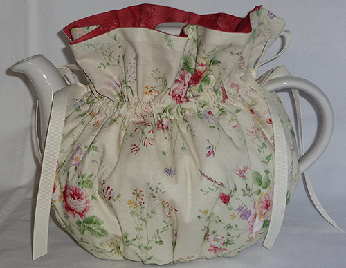 6. Pretty Floral Reversible Tea Pot Cozy