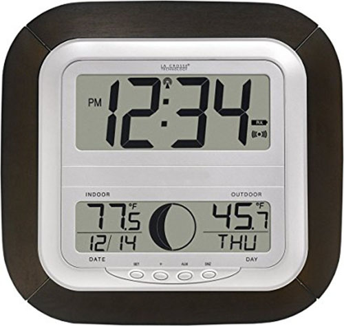 6. La Crosse Technology WS-8418U-IT Atomic Digital Wall Clock